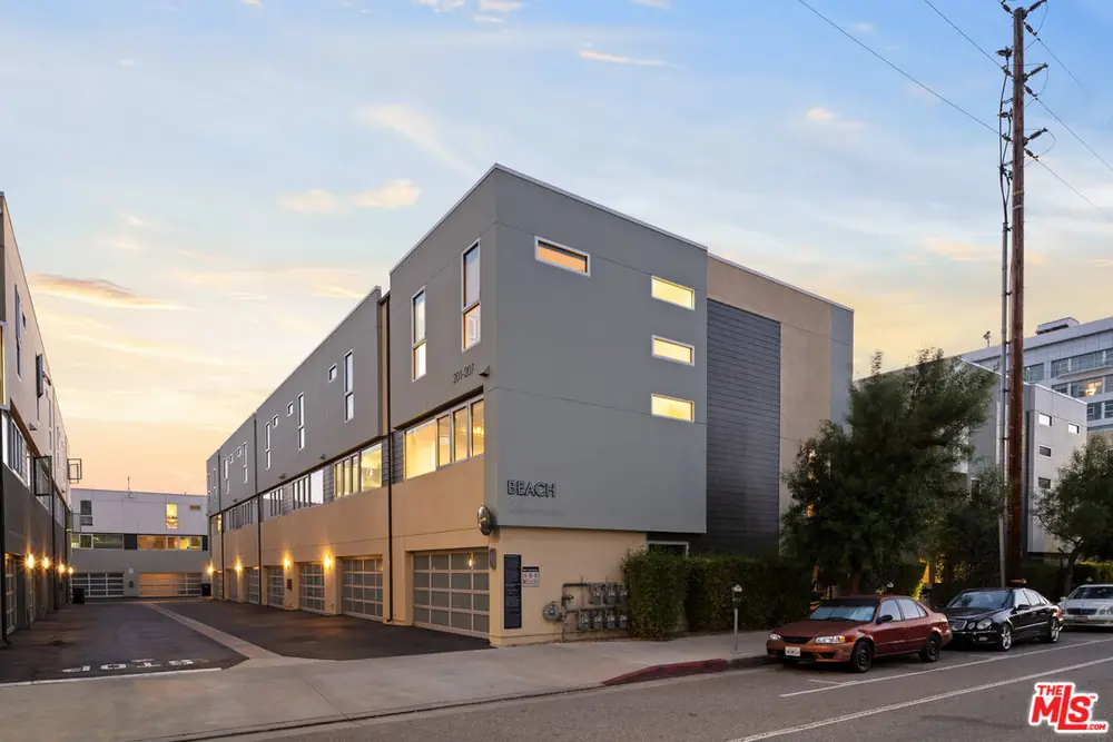 310 Washington Blvd #201
